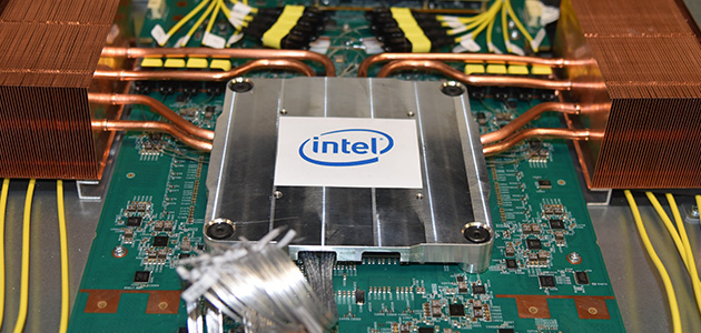 В марте 2020 года корпорация Intel объявила об успешной интеграции своего процессора на базе технологии кремниевой фотоэлектроники со скоростью 1